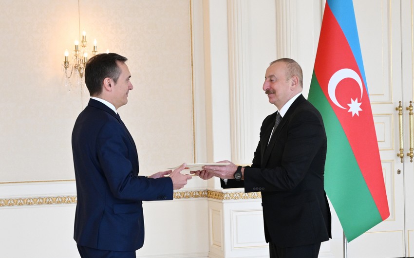 Президент Ильхам Алиев принял верительные грамоты новоназначенного посла Италии в нашей стране