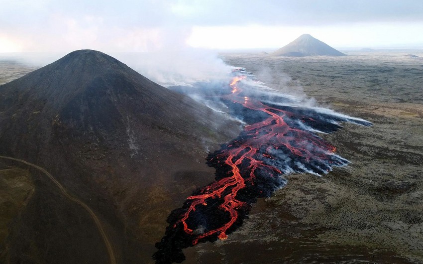 Volcano in Iceland erupts again