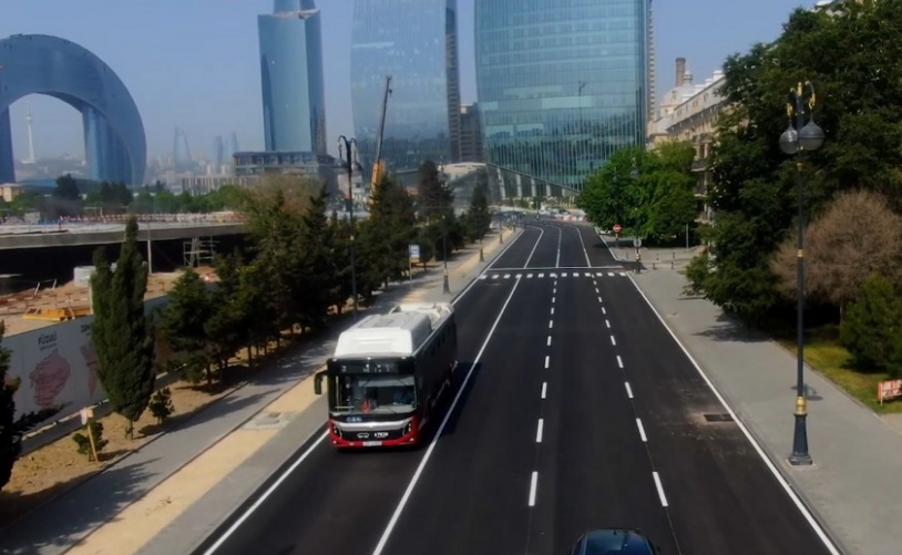 Bakının 8 Noyabr prospektinin bağlanmış hissəsi sürücülərin istifadəsinə verilib