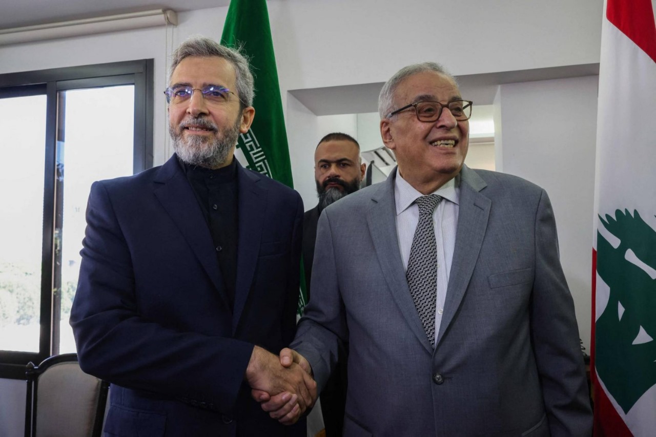 في أول رحلة رسمية... وزير خارجية إيران بالإنابة يصل إلى لبنان