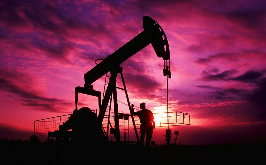 Azerbaijani oil price falls