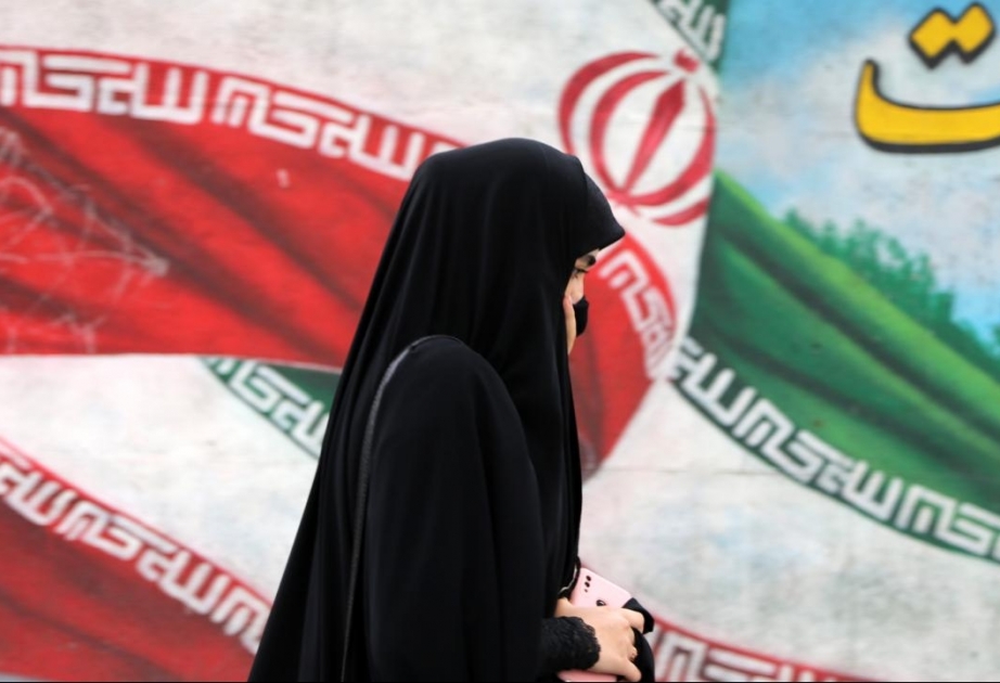 İDDİA: İranda hicaba əməl etmək üçün insanlara hədələyici mesajlar göndərilir