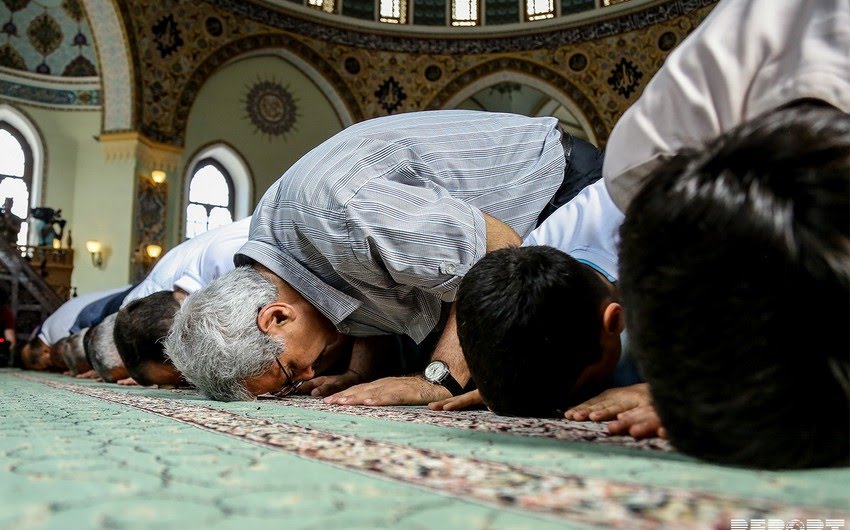 Eid al-Adha prayer performed in Azerbaijani mosques