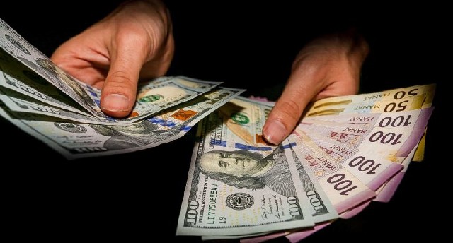 Vətəndaşlar niyə manatı dollara dəyişir? – Devalivasiya GÖZLƏNİLİR? – Ekspert AÇIQLAYIR