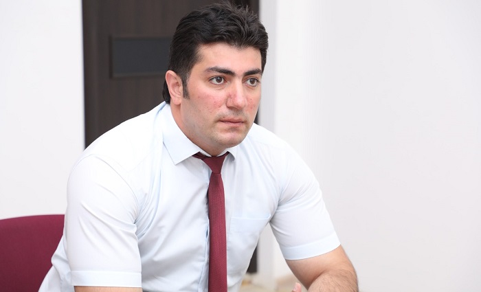 Yay aylarında pəncərələrin açıq qalması nə kimi təhlükələr yaradır? - Təhlükəsizlik eskperti AÇIQLAYIR