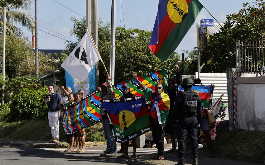 Clashes between protesters and police reignite in New Caledonia