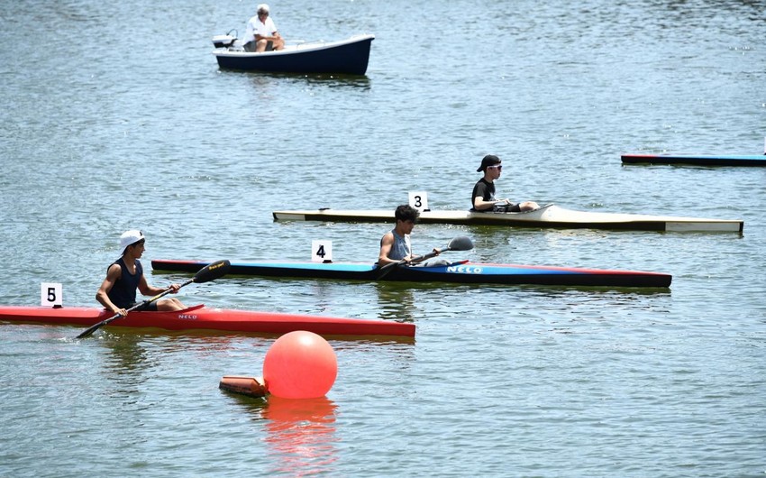 Baku hosts open rowing championship