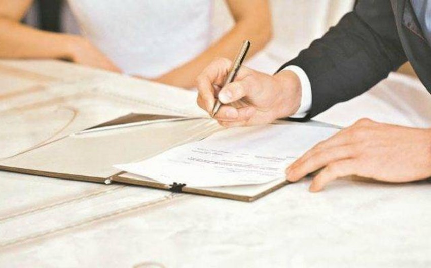 Azerbaijani parliament approves ban on marriages with illegal immigrants