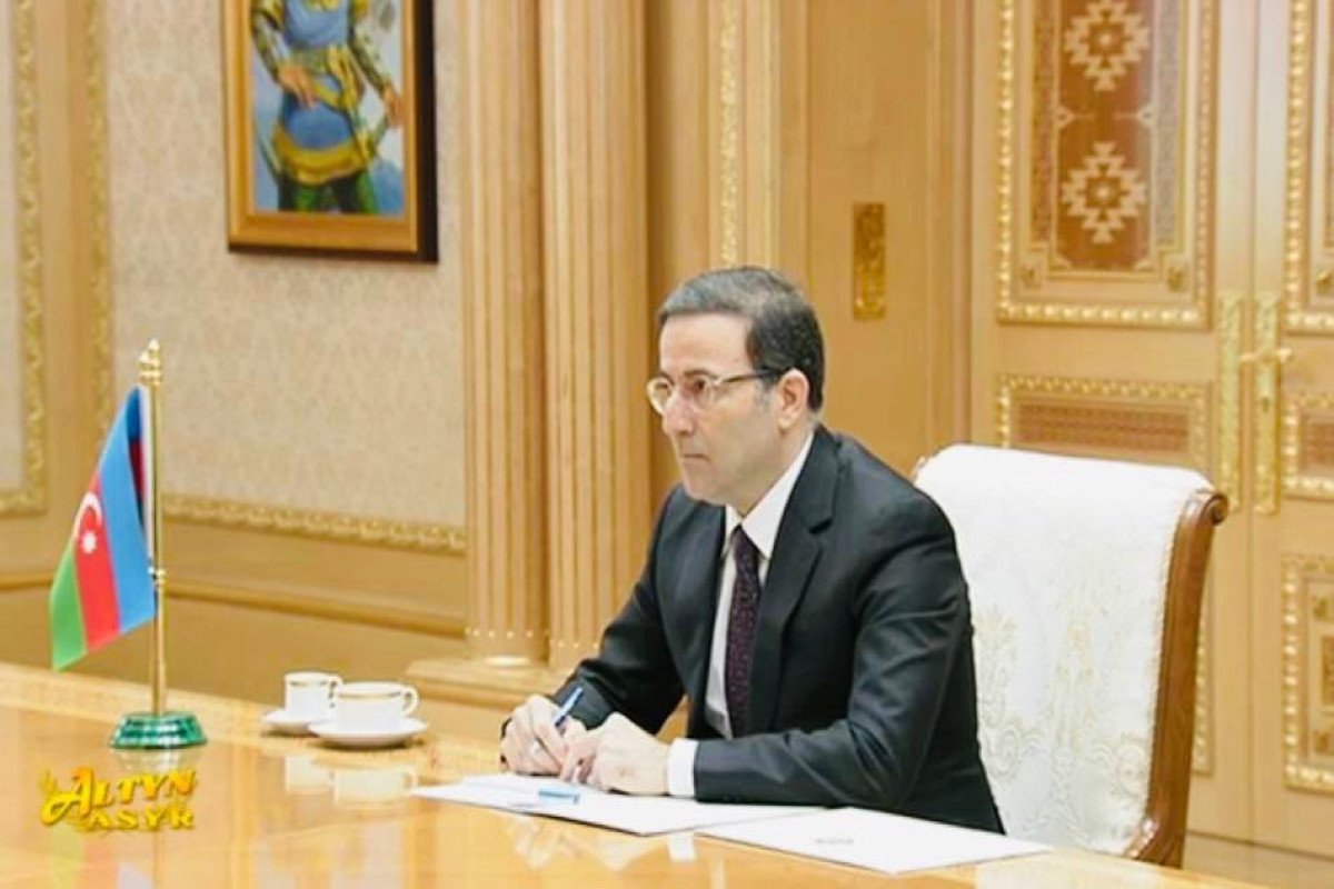Azerbaijani ambassador presents his credentials to President of Turkmenistan