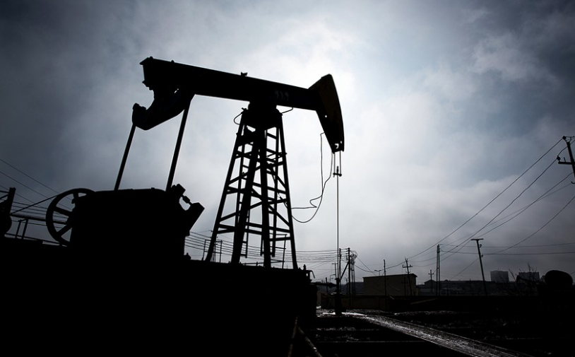 Global oil prices rise by less than 1%
