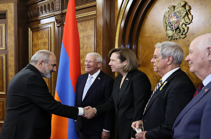 Armenian PM meets with US Congressional delegation