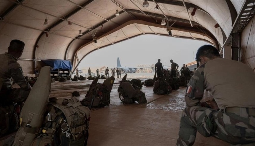 فرنسا تبدأ سحب قواتها من النيجر