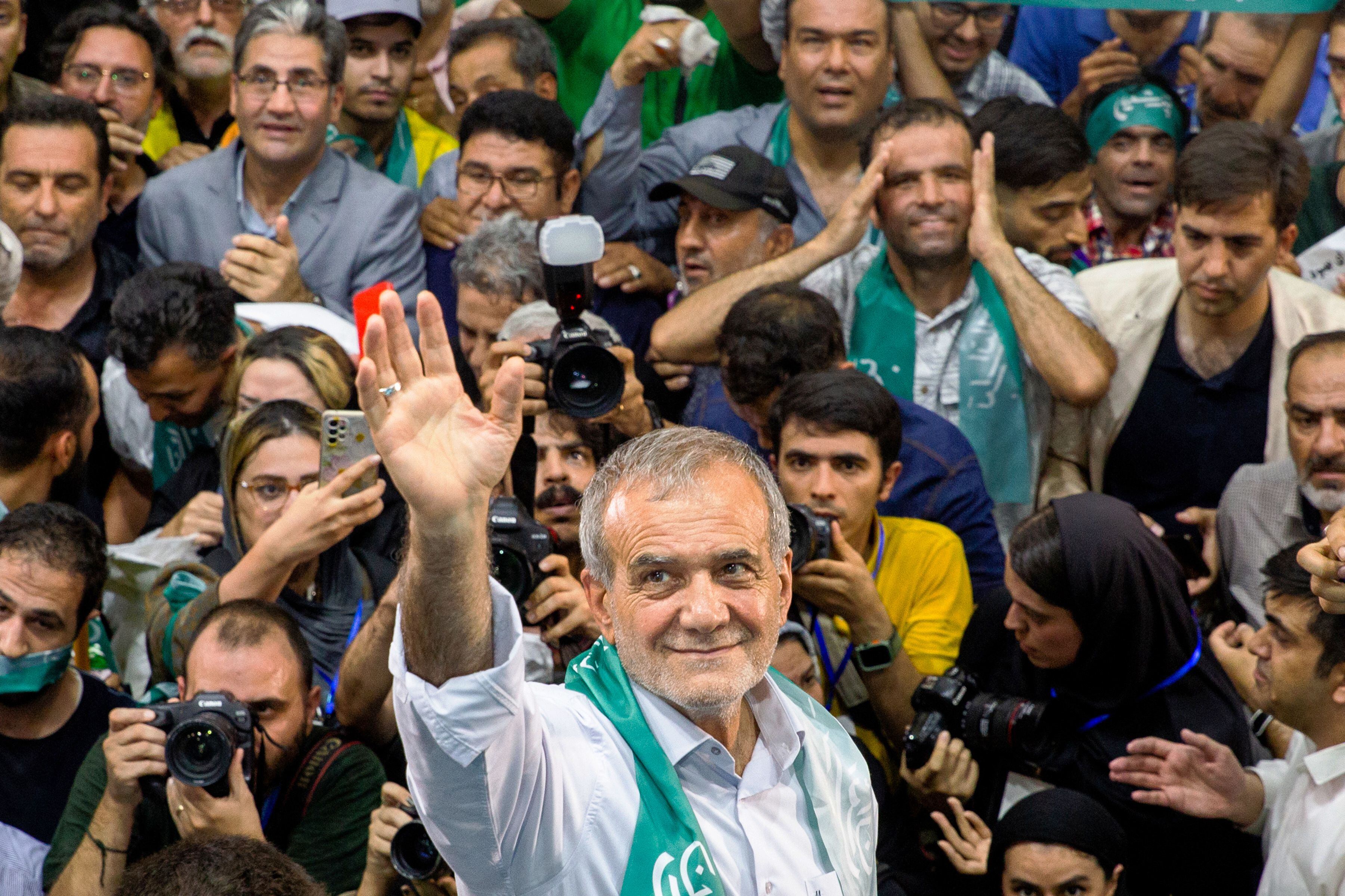 "New York Times" Pezeşkianın şəklini manşetə çıxardı - FOTO