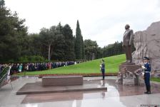 Serbian National Assembly Speaker visits Azerbaijan's Alley of Honor, Alley of Martyrs