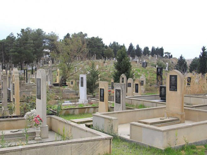 Ermənilər işğal illərində bu kənd qəbiristanlıqlarını MİNALAYIB