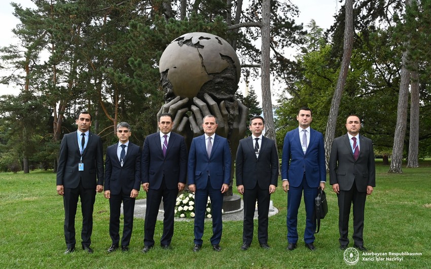 Azerbaijani FM visits sculpture 'Thoughts and Desires' in Geneva