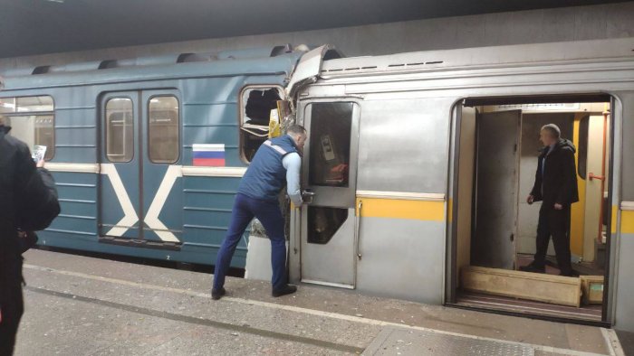 Moskva metrosunda qatarlar TOQQUŞDU: Yaralananlar var