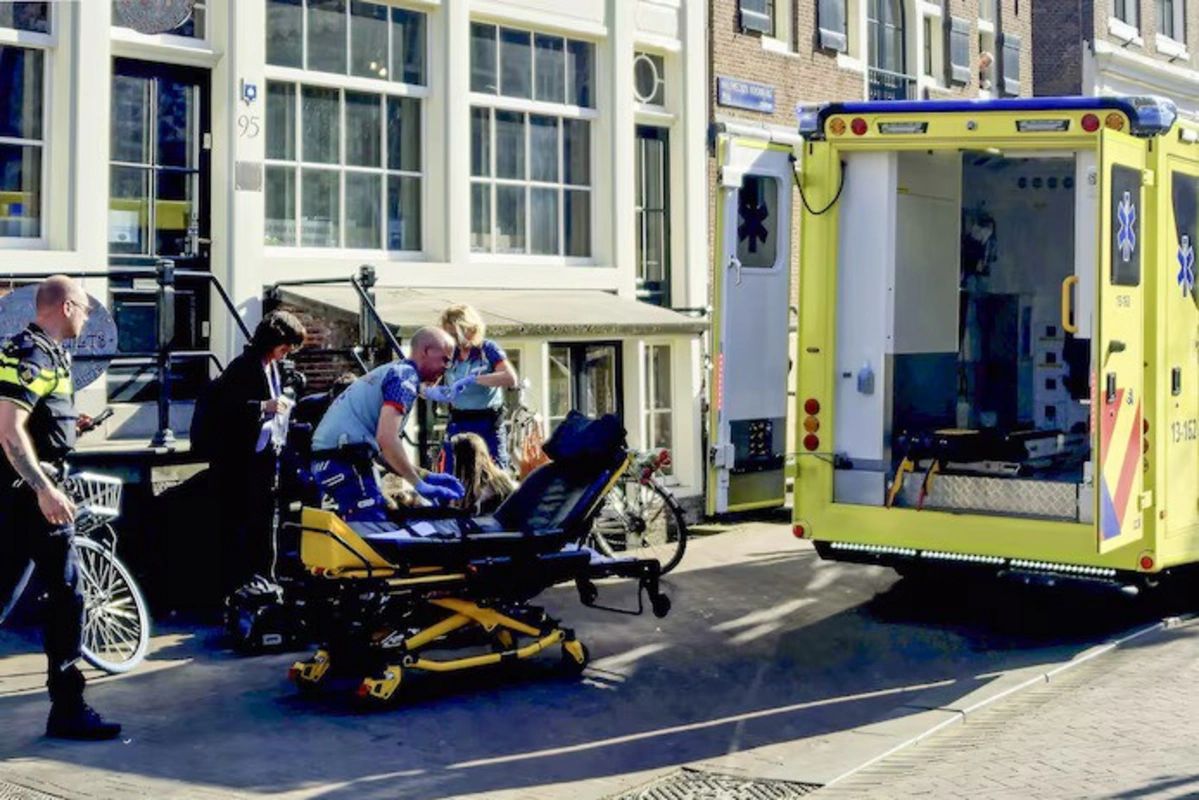 Amsterdamın mərkəzində bıçaqlı hücumbaş verib
