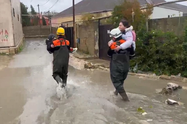 Güclü yağışın fəsadları: 31 nəfər təxliyə olunub