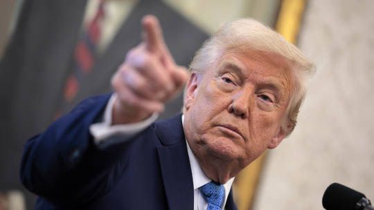Трамп предлагает канадцам проголосовать за него