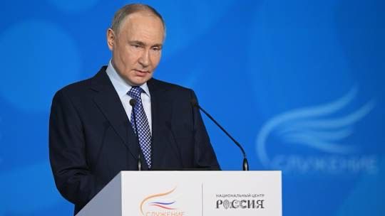 Путин объявил о прекращении огня на 72 часа в честь Дня Победы