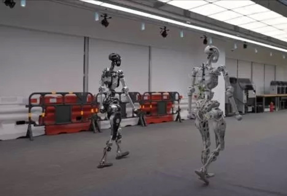 Çinin ”Adam” robotu insan yerişini mənimsəyib