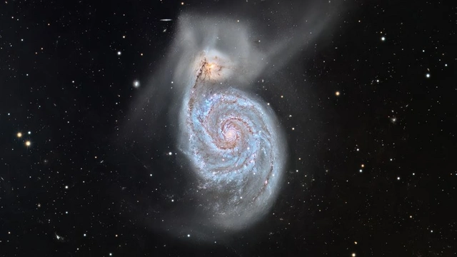 "Crocodile Eye" and "The Twist" - Amazing Photos of Rare Spiral Galaxies Captured