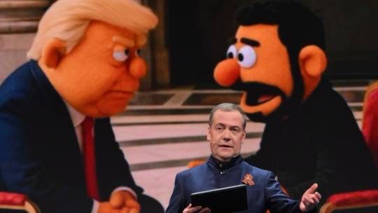 Медведев заявил: «Трамп заставил Украину продать себя за помощь»