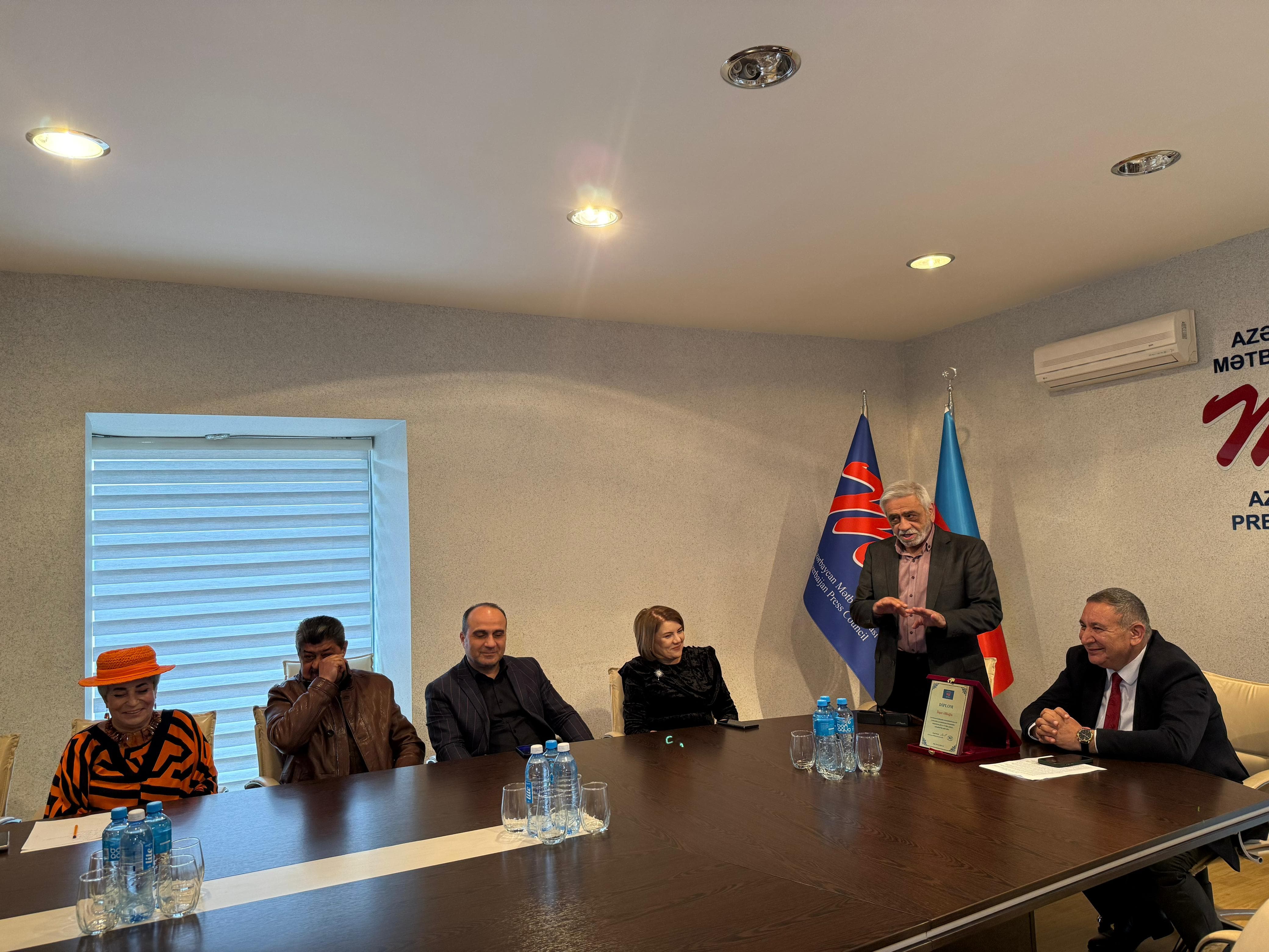 Mətbuat Şurasında jurnalist İlqar Əlfioğlunun 70 illik yubileyi ilə bağlı toplantı keçirilib