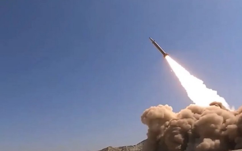 İran 1 200 km uçuş məsafəsinə malik ballistik raketi uğurla sınaqdan keçirib