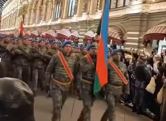Азербайджанские военные на улицах Москвы: «Шехиды бессмертны! Родина неделима!»