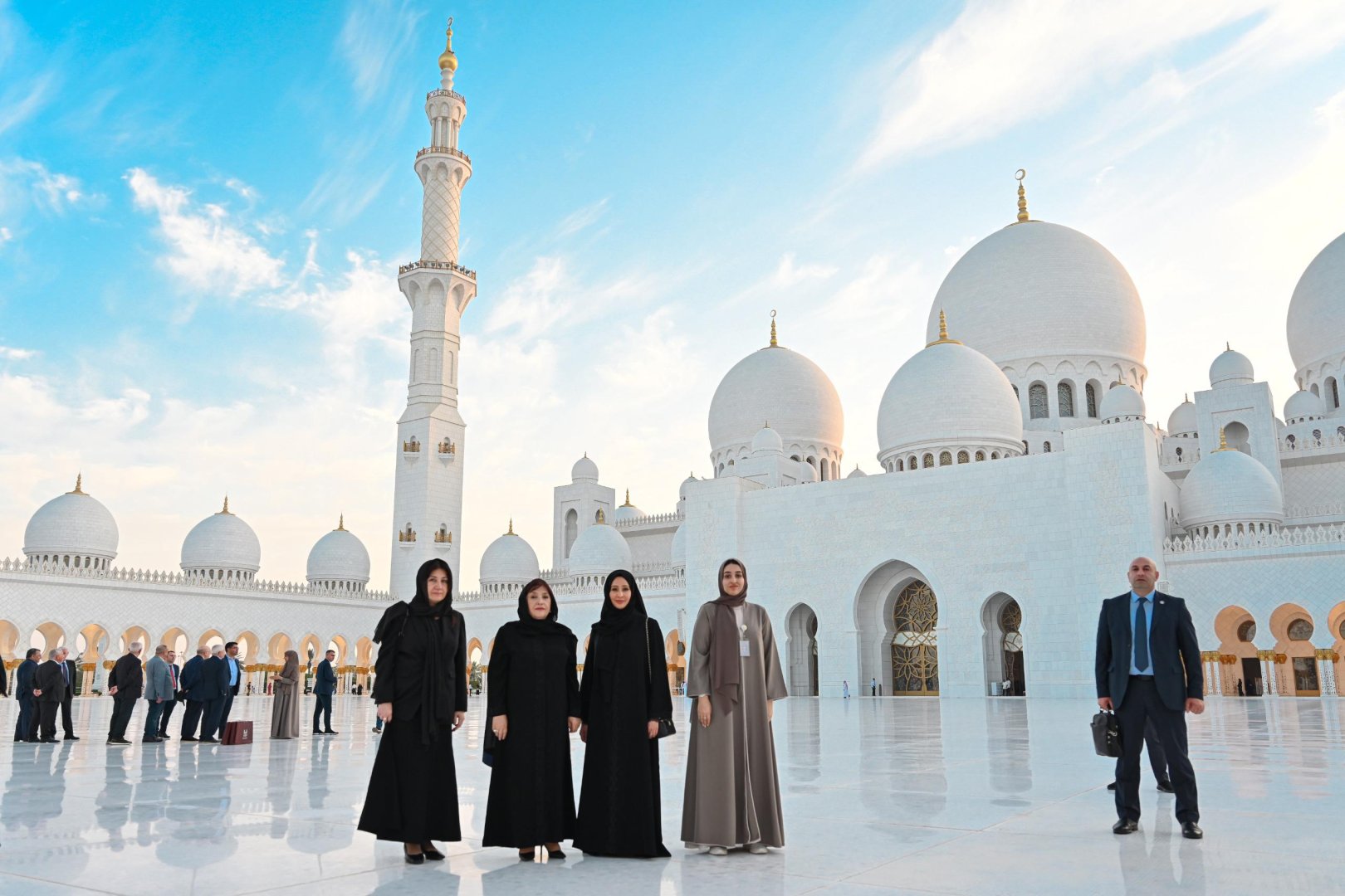Azerbaijani parliamentary delegation visits Sheikh Zayed Grand Mosque in Abu Dhabi