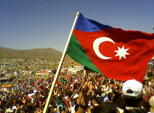 Həsən Ənvərinin  Güney Azərbaycan və İranda türklərin dilinin kökü ilə bağlı səsləndirdiyi sərsəm fikirlərə cavab