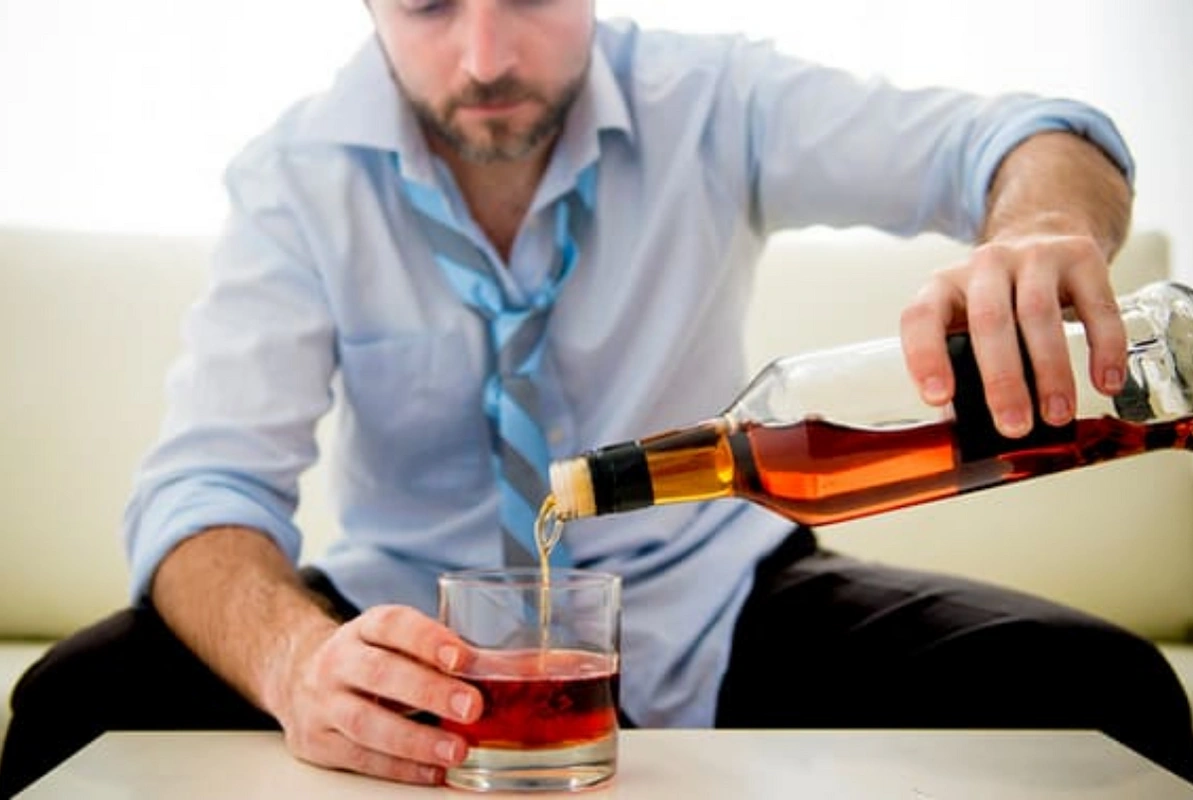 Alkoqol içəndə üzünüz qızarır? - Həkim təhlükə barədə xəbərdarlıq etdi