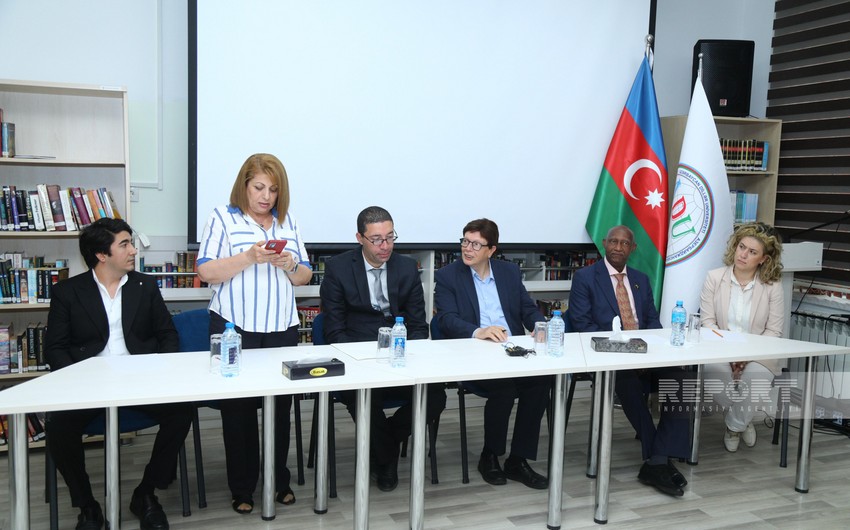 Beynəlxalq Dekolonizasiya Konfransının iştirakçıları Azərbaycan Dillər Universitetində