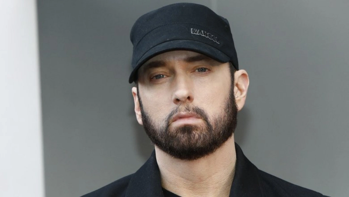 Eminem "Meta"-nı məhkəməyə verdi