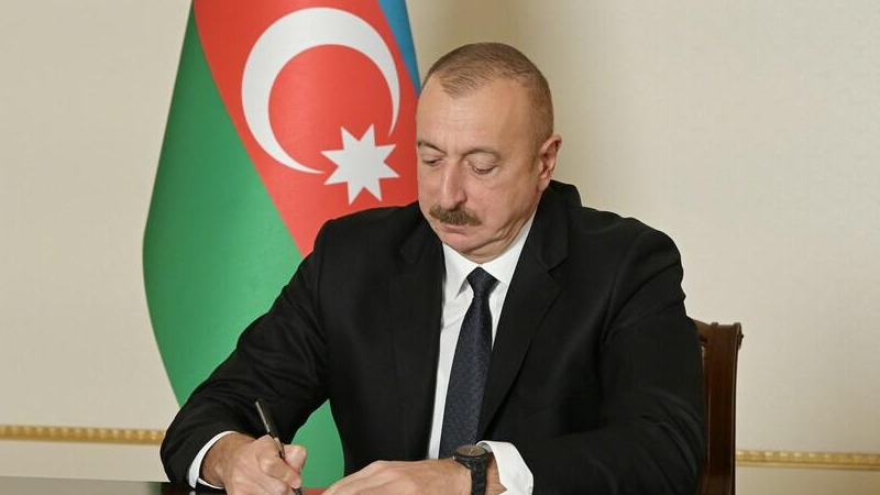 İlham Əliyev generallarla bağl yeni qanun qəbul etdiı