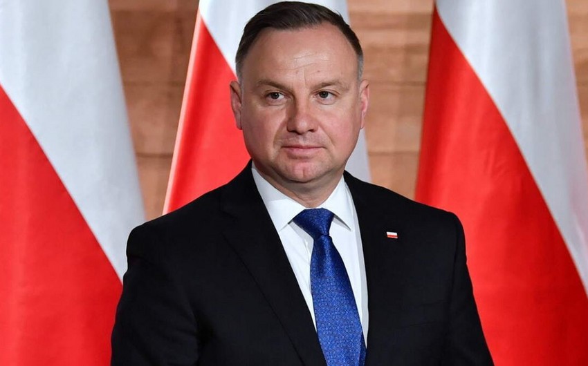 Polşa Prezidenti Sinqapurdan qayıda bilmir