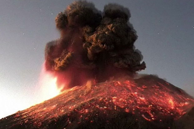Meksikada aylardır aktiv olan vulkan “partladı”