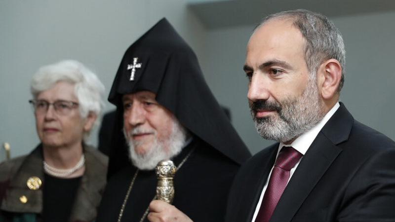 "Erməni kilsəsi yalnız dini qurum deyil"