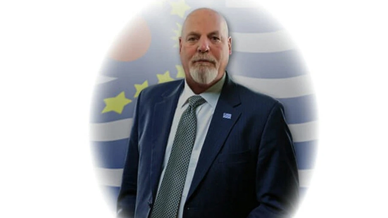 Ayda və planetlərdə torpaq satan Dennis Houpun təəccüblü hekayəsi