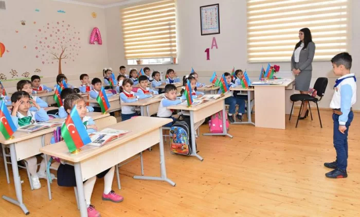 Son bir ildə 64 məktəb bağlanıb -Ekspertlər nə düşünür?