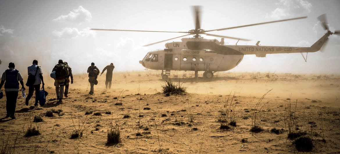 Somalinin hava limanında hərbi helikopter partlayıb – ölənlər var