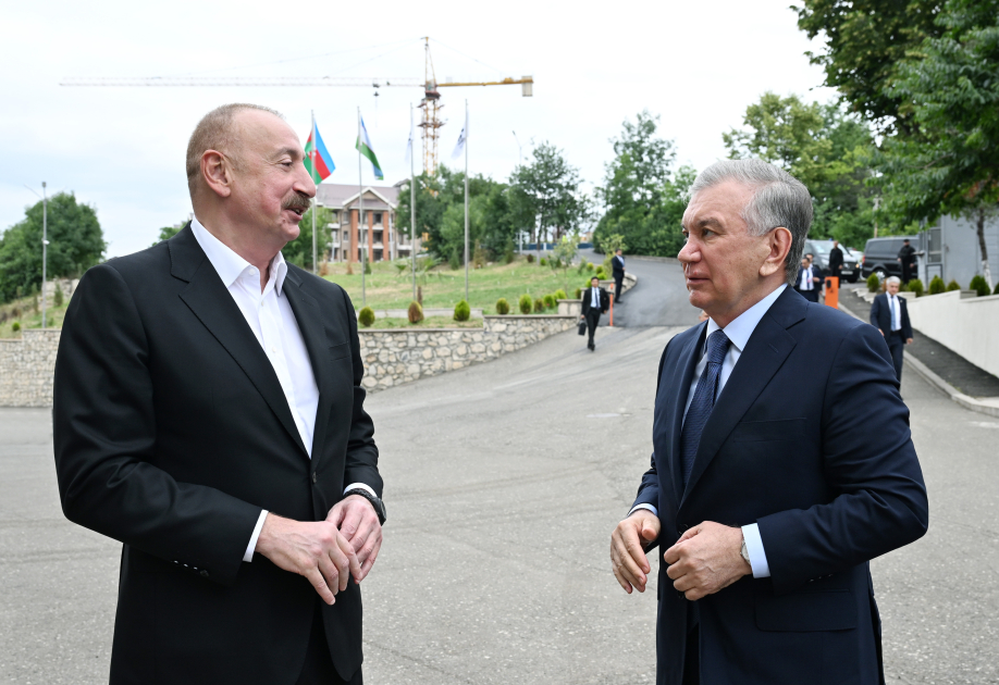 Prezidentlər Xankəndidəki “Businesstex JV” tikiş fabrikinin fəaliyyəti ilə tanış olublar