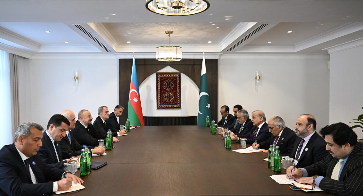 Prezident İlham Əliyev və Pakistanın Baş Naziri Xankəndidə görüşdü
