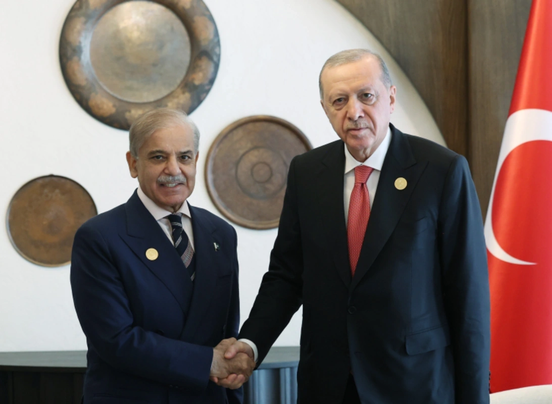 Ərdoğan Xankəndidə Şahbaz Şəriflə görüşüb