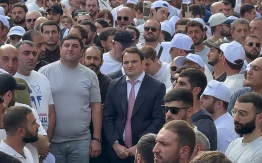 İrəvanda Samvel Karapetyana dəstək aksiyası başlayıb