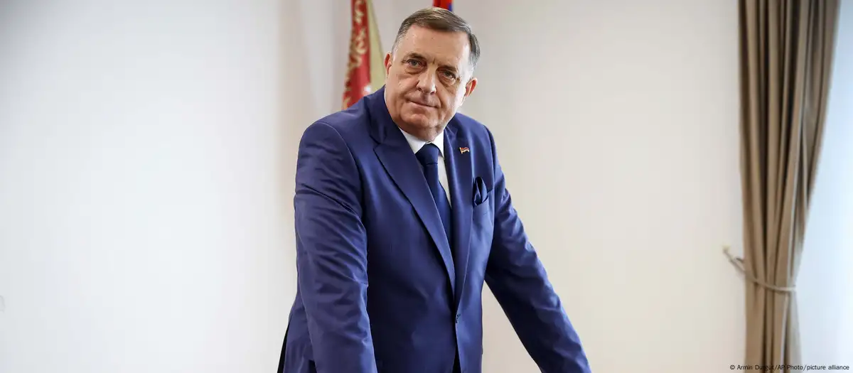 Босния отменила ордер на арест лидера сербов Додика