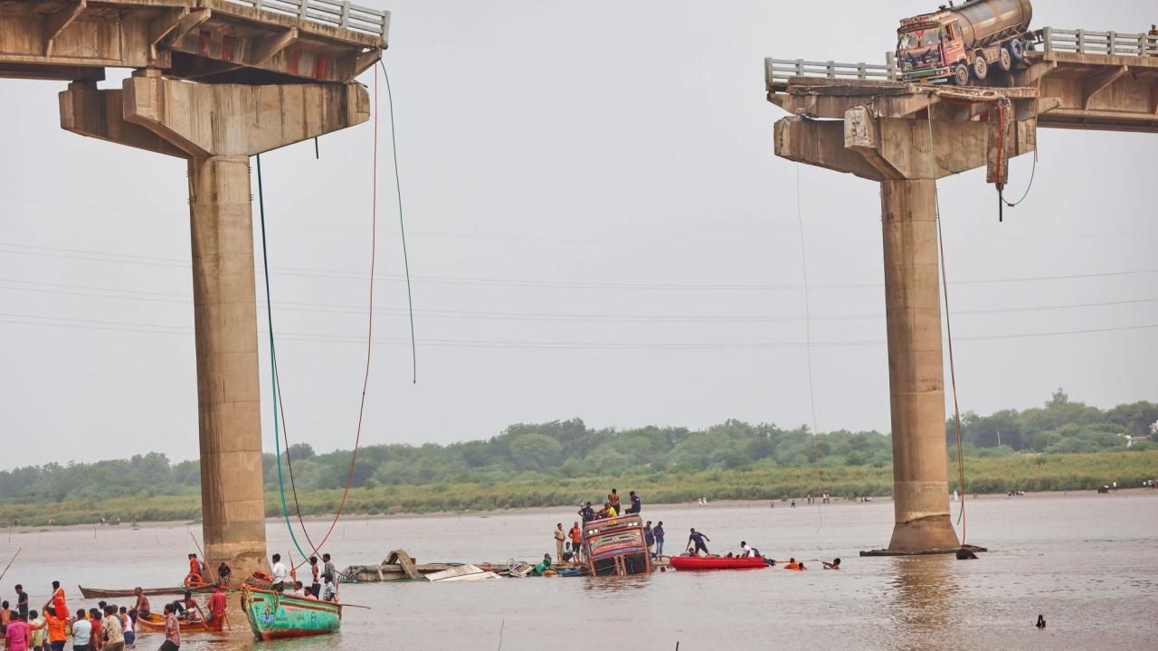 Bridge collapse kills 9 in India's Gujarat state