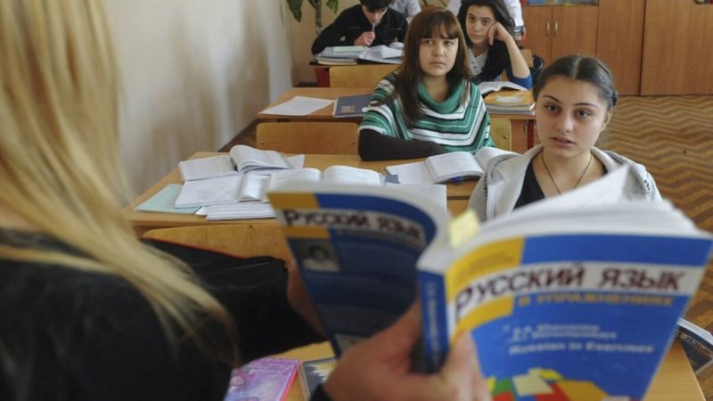 "Rus məktəblərinin bağlanması gündəmdə deyil"
